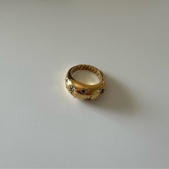 NWOT Dome Shaped Luxury Zircon Ring in Gold - Picture 11 of 11